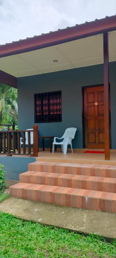 Restu Chalet Tioman Kampong Ayer Batang Екстер'єр фото
