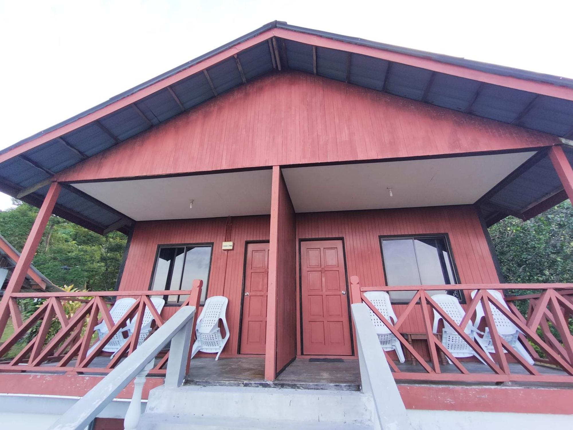 Restu Chalet Tioman Kampong Ayer Batang Екстер'єр фото