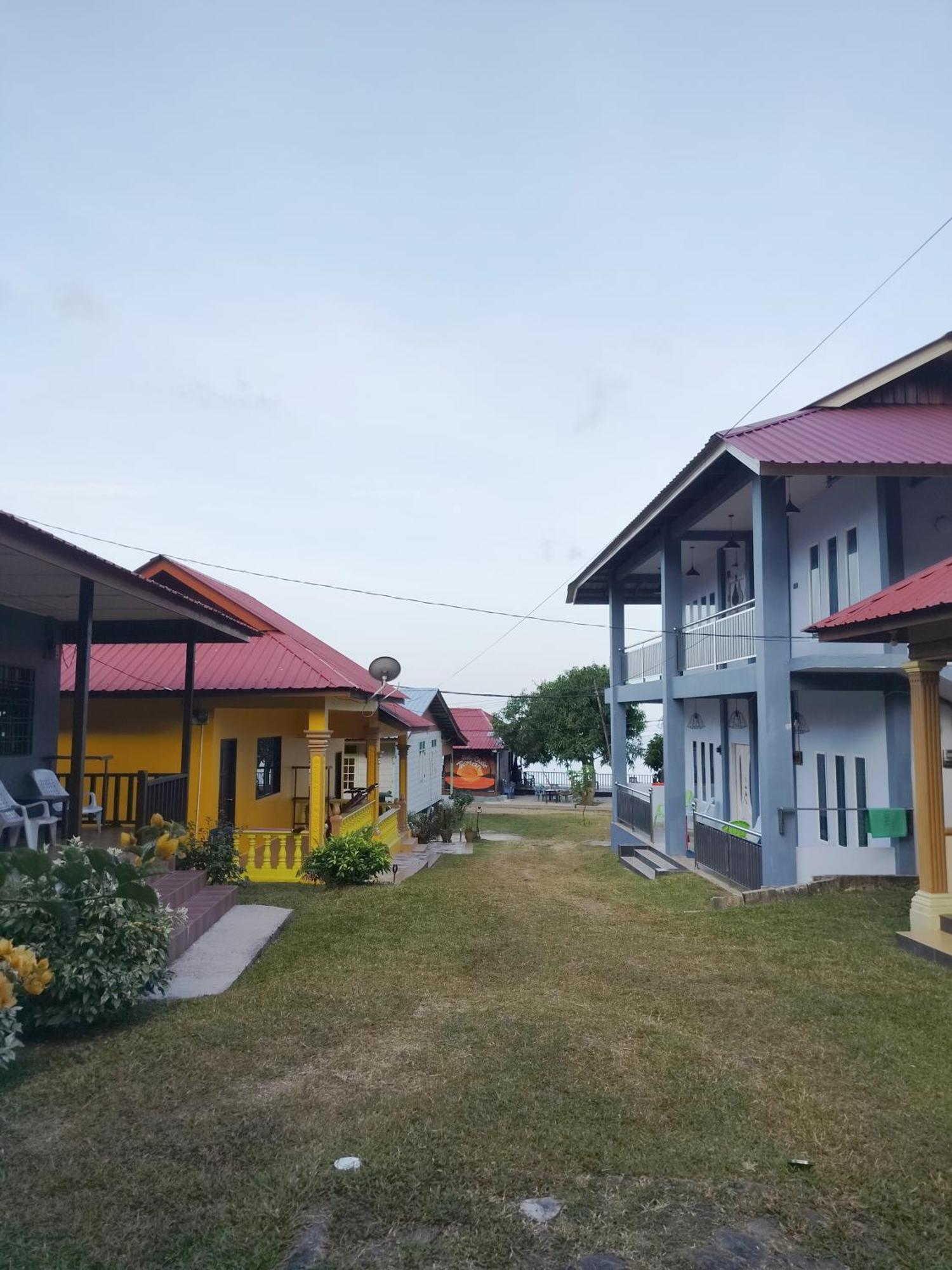 Restu Chalet Tioman Kampong Ayer Batang Екстер'єр фото