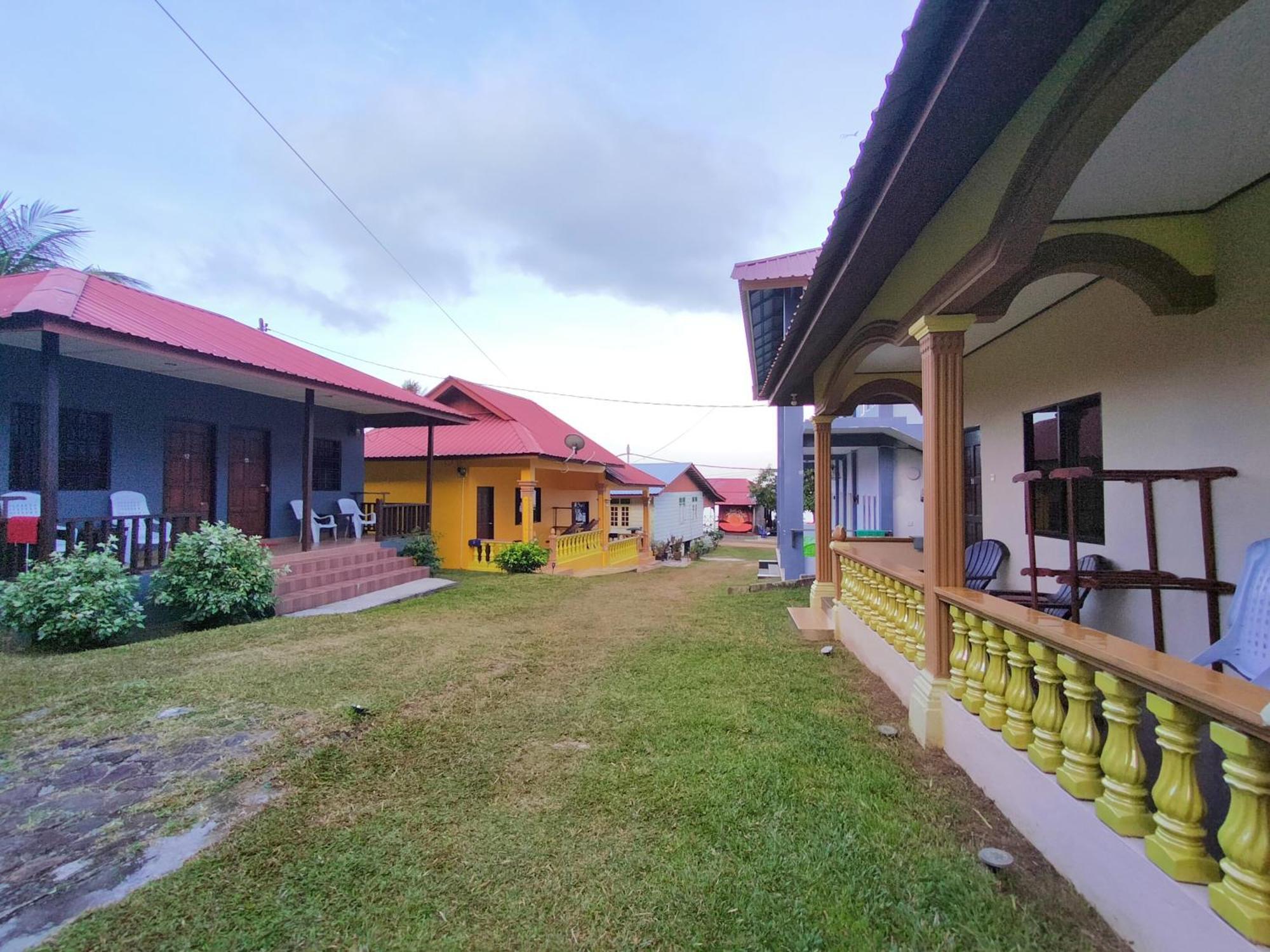 Restu Chalet Tioman Kampong Ayer Batang Екстер'єр фото